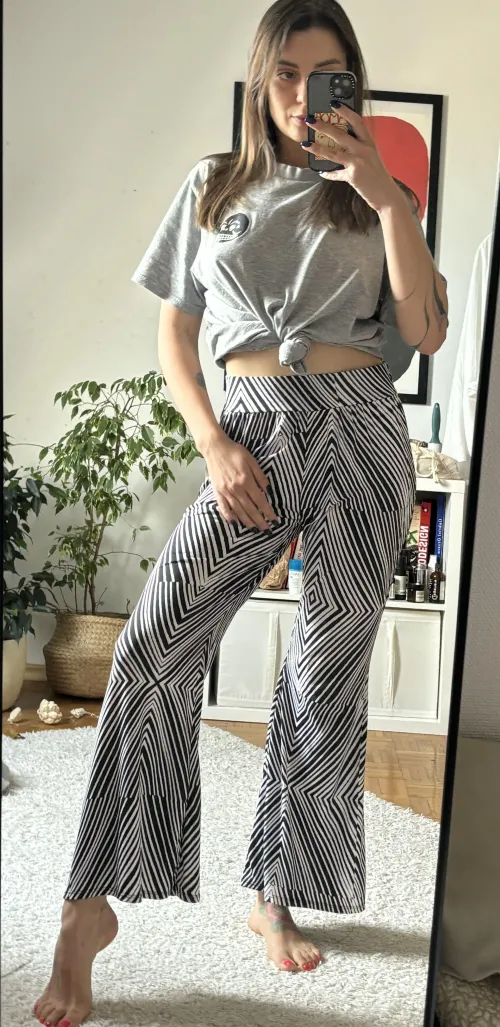 Thumbnail Golden Luminous Shares Sultry Mirror Selfie Strip Tease