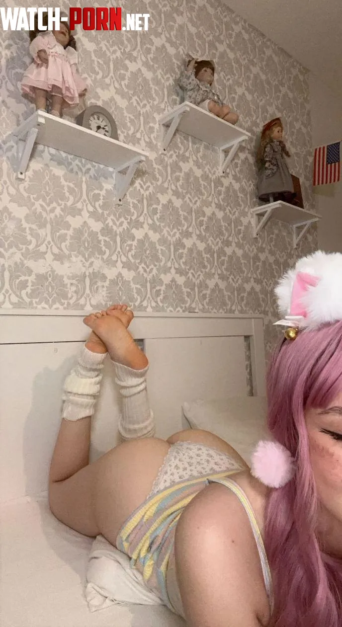 Start by licking my feet and end by eating my ass by sweetpealadyyy