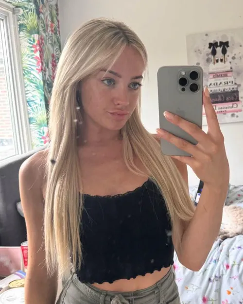 Thumbnail Crop Top Chronicles: Scarletteee1's Croptopgirls Memoir