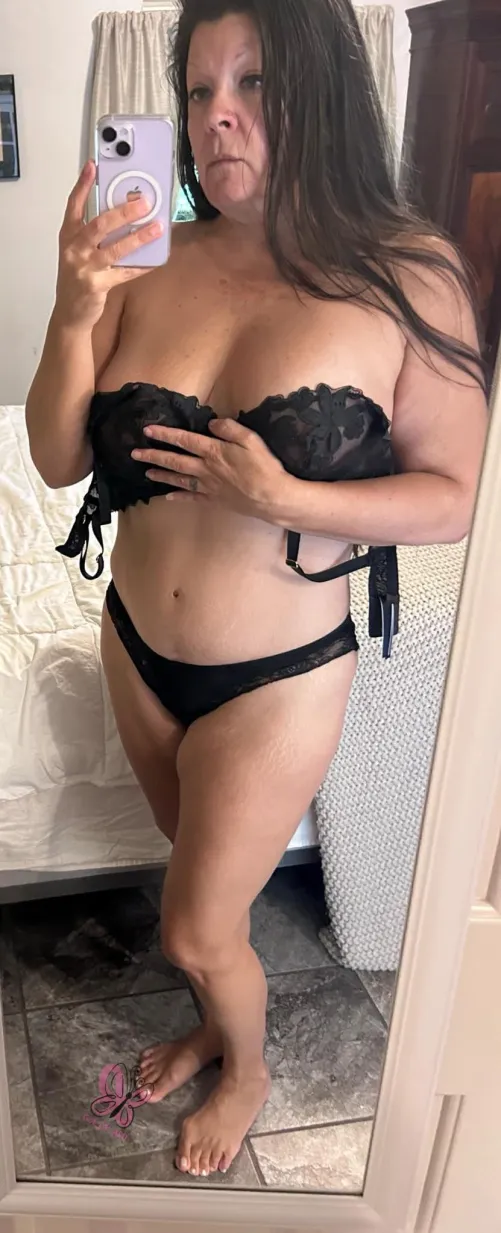 Thumbnail Feeling Pretty Chubby - Gilf_CK_420 Invites Your Opinion