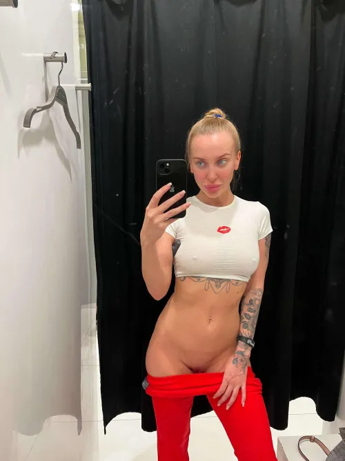 Thumbnail BabySweetestt Invites to a Steamy Dressing Room Encounter