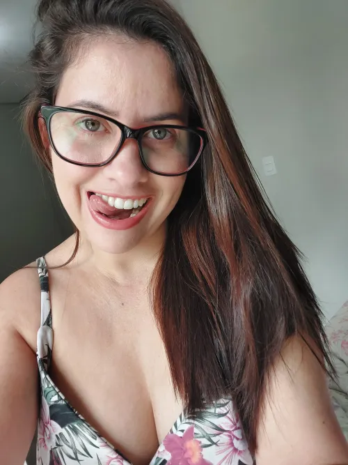 Thumbnail Naughty Smile Alert: Isiscristine's Playful Look | GirlswithGlasses