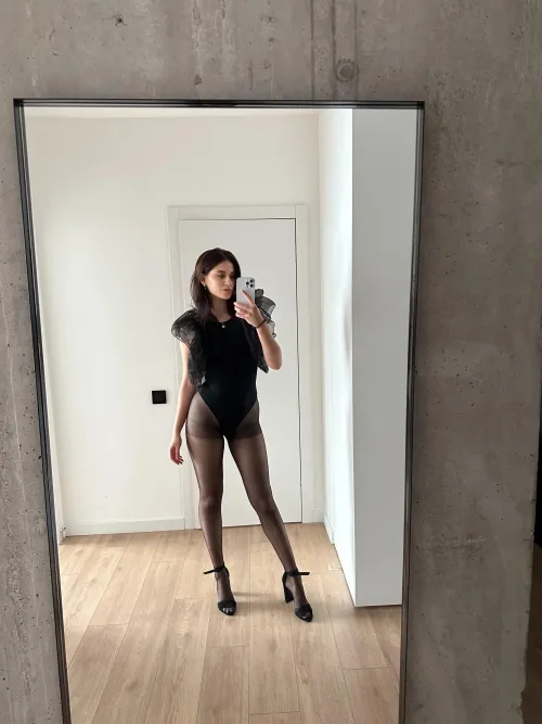 Thumbnail Leg Game Today: Sharing Thoughts on Pantyhose Styling by Vikiyoga