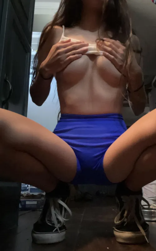 Thumbnail Intimate Encounters: Rae's Seductive Offerings on OnlyFans
