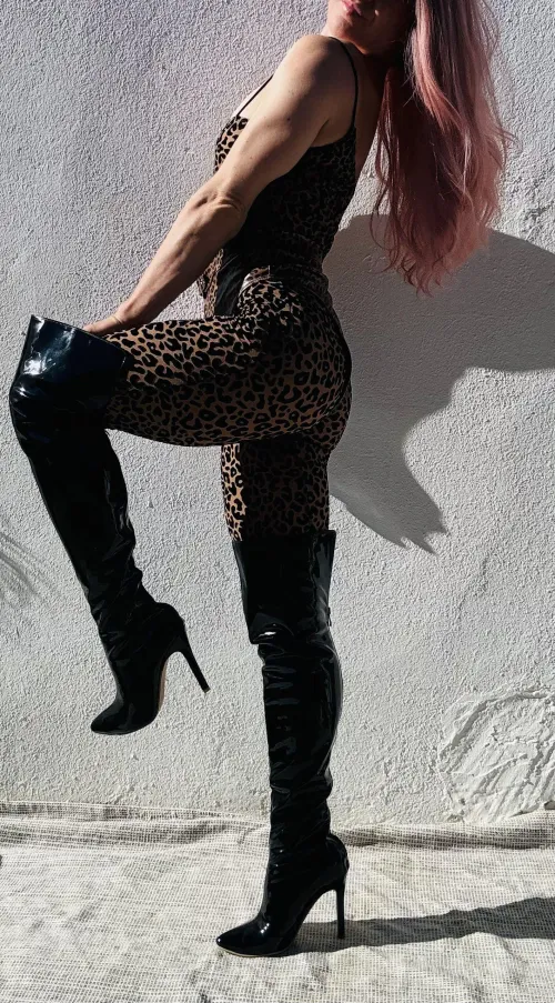 Thumbnail Shine my Boots: Step into powerfulzoyaxxx's Bold Style