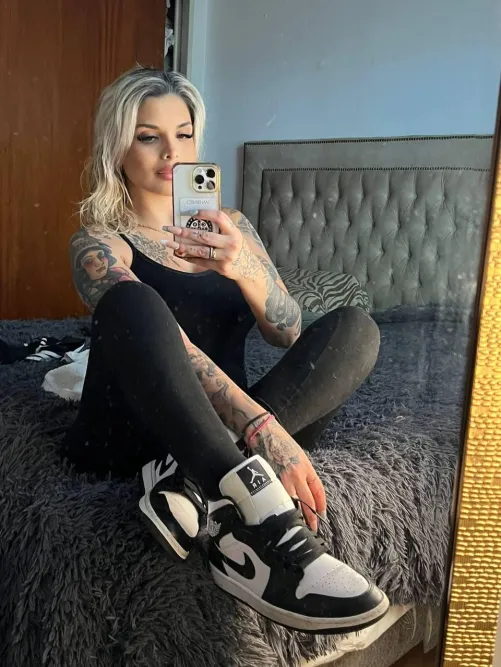 Thumbnail Nattiprincess Seduces with Mirror Selfie Undress