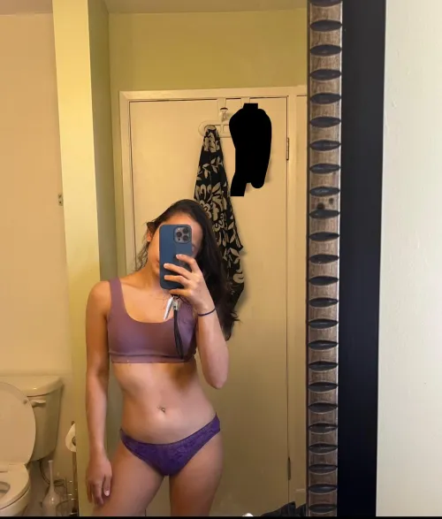 Thumbnail Clear-Elk-643 Unveils Afternoon Nap Glow in Nude Selfie
