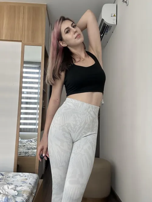 Thumbnail Athletic Attraction: A Vision in Sporty Leggings - KendallWade9205