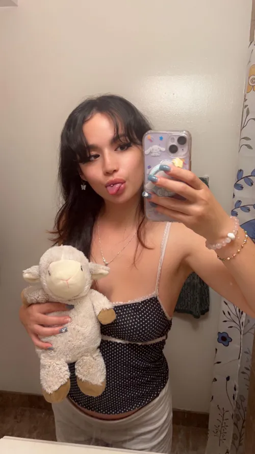Thumbnail Top-Tier Sexy: Famousmusclee's Croptopgirls Elegance