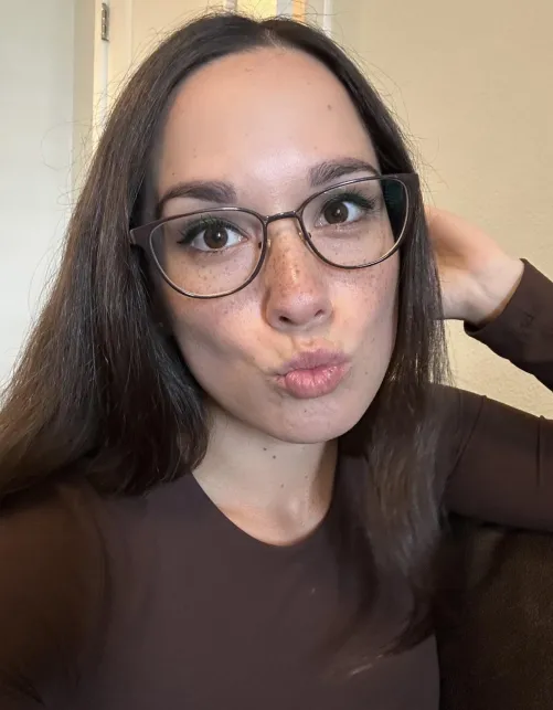 Thumbnail Stylish with Glasses: AlanaAraya's Matching Outfit | GirlswithGlasses