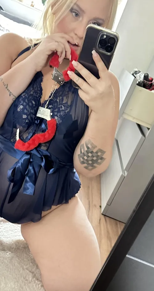 Thumbnail Obedient Servant or Dominant Queen? Unveil the Truth Here