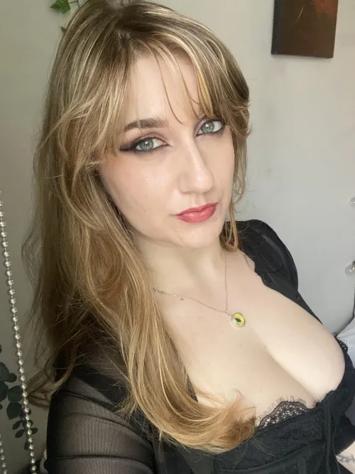 Thumbnail Bangs Debate: lasciviouslace's Photo Journey