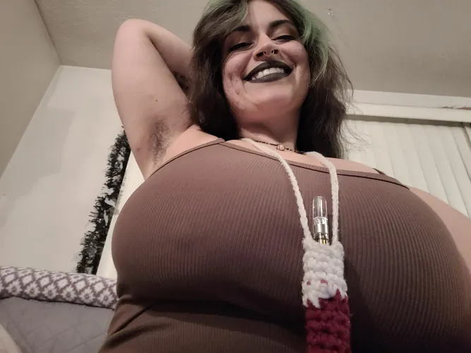 Thumbnail Captivating Smiles and Attention-Grabbing Armpits | gutr0t