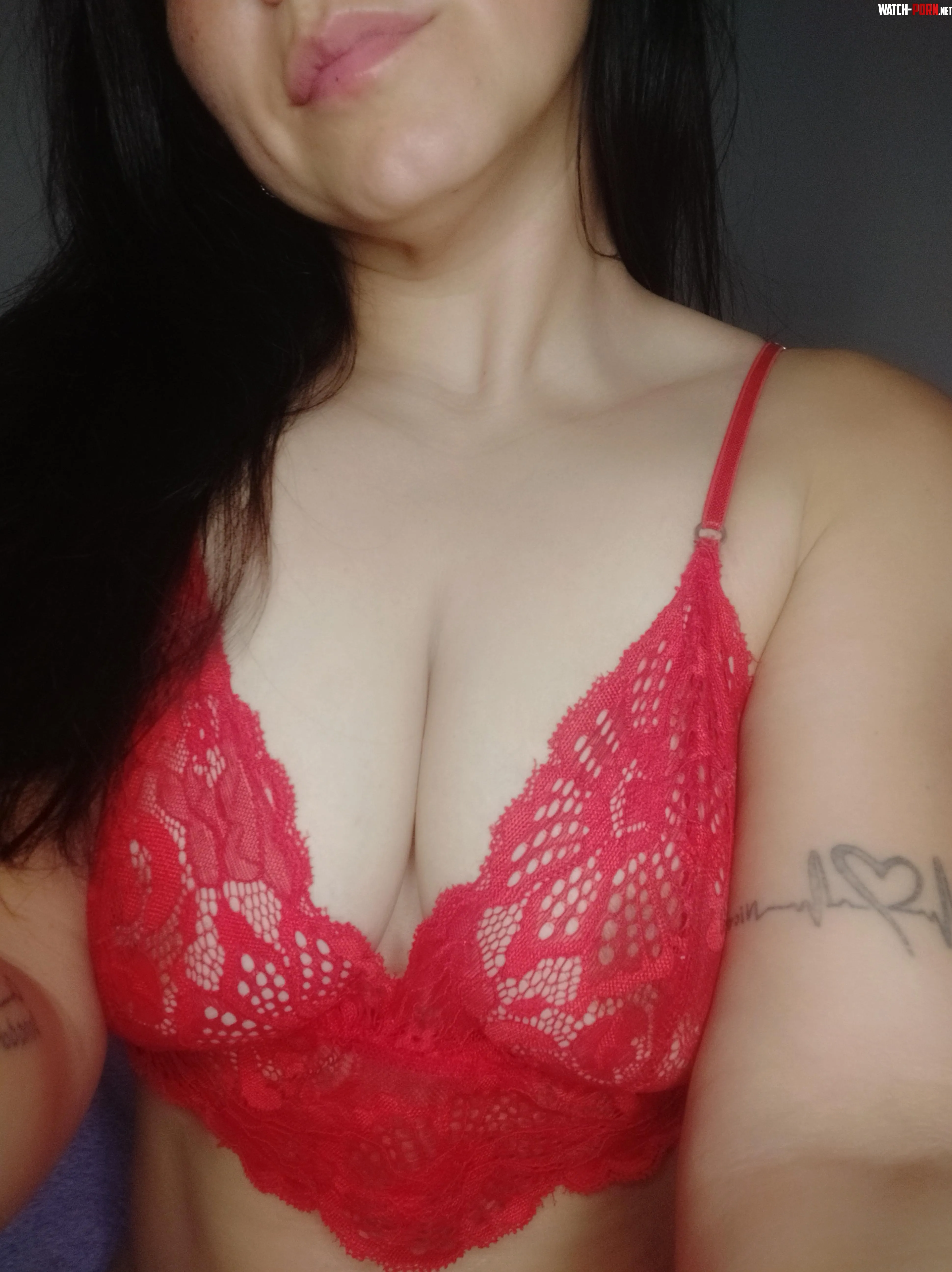 Do you like Latina with red color  by Giselchiqui