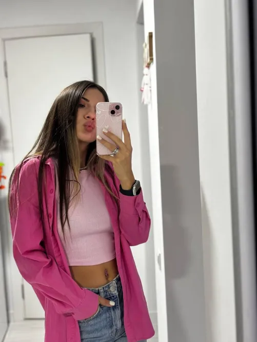 Thumbnail RadiaxntMoonlight: Pink Girl Love in Mirror Selfie