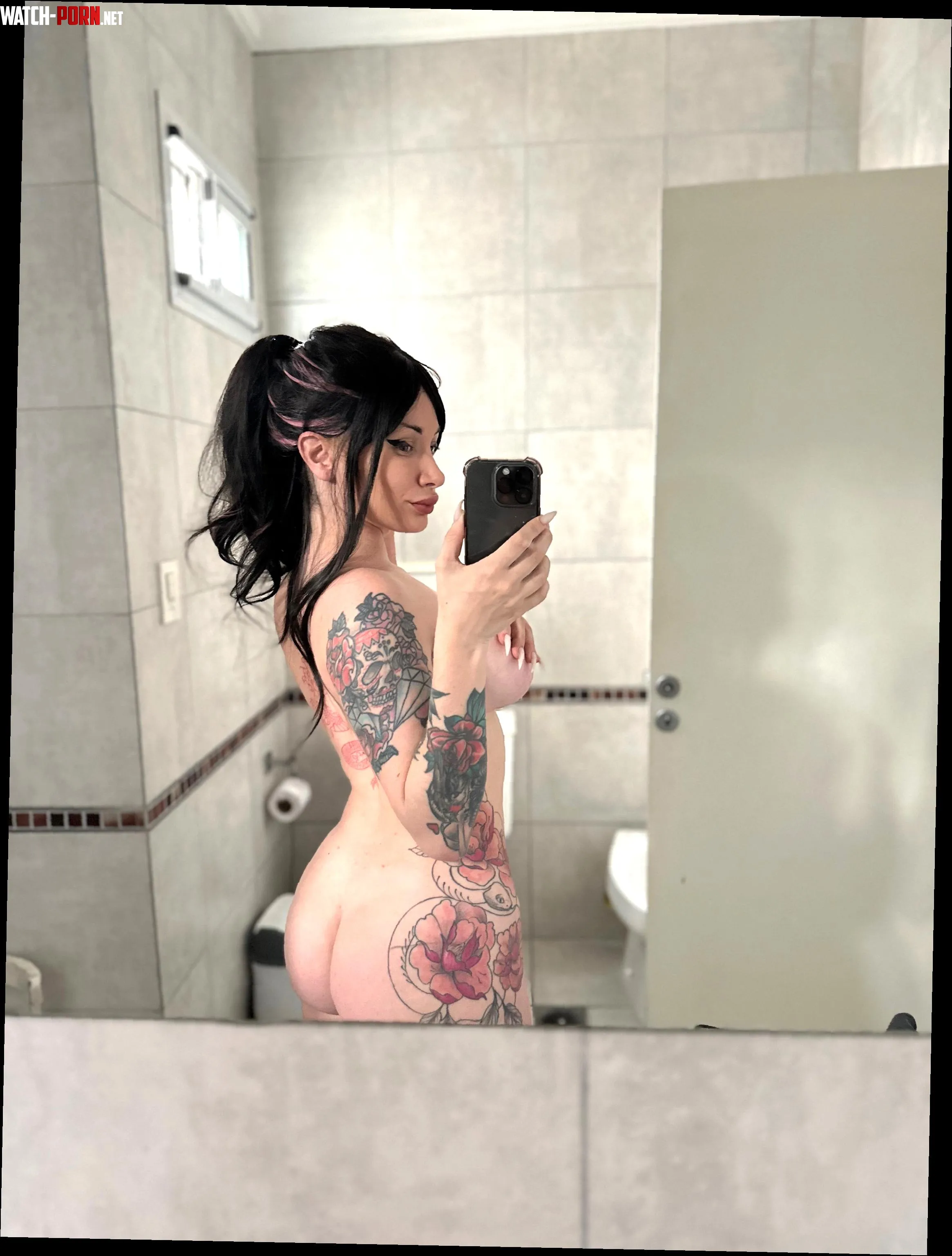 Not even in the shower your dick will be safe by bustybunnyx18