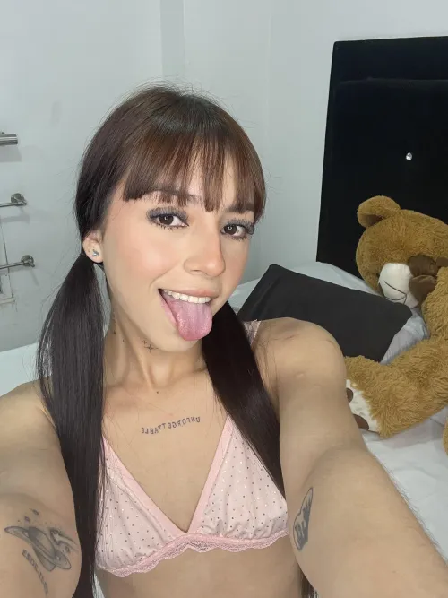 Thumbnail Captivating Beauty: The Smile of isayjess | xsmallgirls