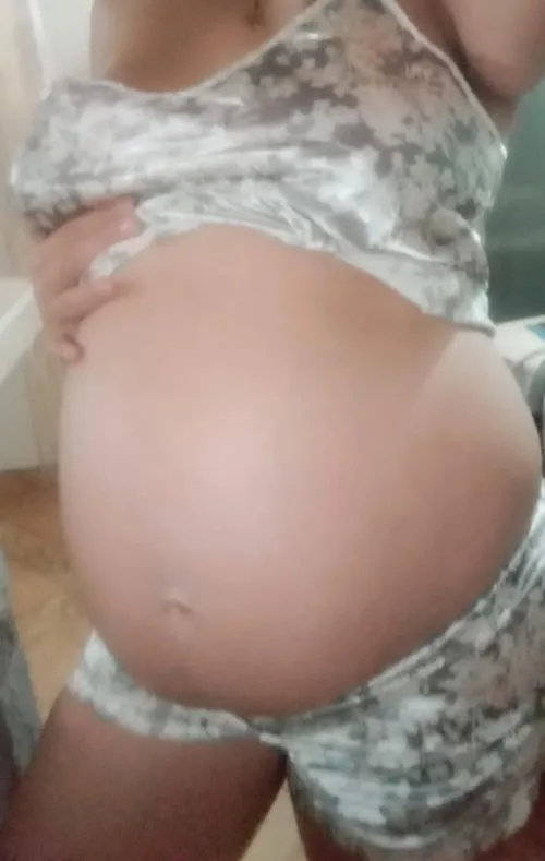 Thumbnail How Big Can It Get? Discovering Pregnancy Wonders - VeroMon1