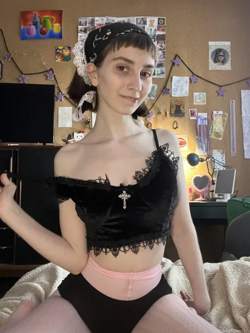 Thumbnail Admiring SweetAgness' Lace Top in this Croptopgirls Article
