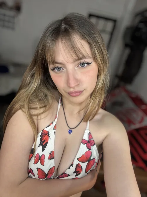Thumbnail Bra Review: Exploring Stfu_bby's PunkGirls Fashion Sense