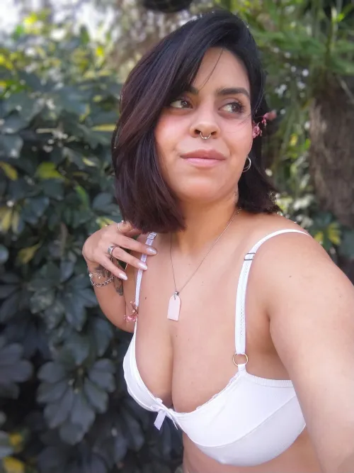 Thumbnail Short-Haired Brunette Charms: SweetCameron-'s Allure