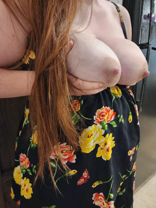 Thumbnail redheaded_mom Asks, 'Can You Hold Them for Me?' in the Chubby Section