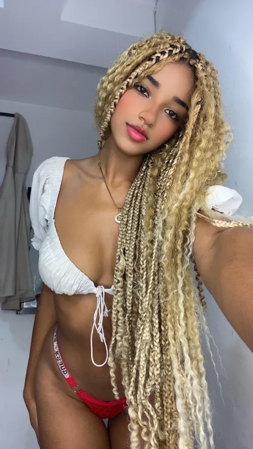 Thumbnail Confessions of a Class-Defying 18-Year-Old - ujuicyanna Shares All
