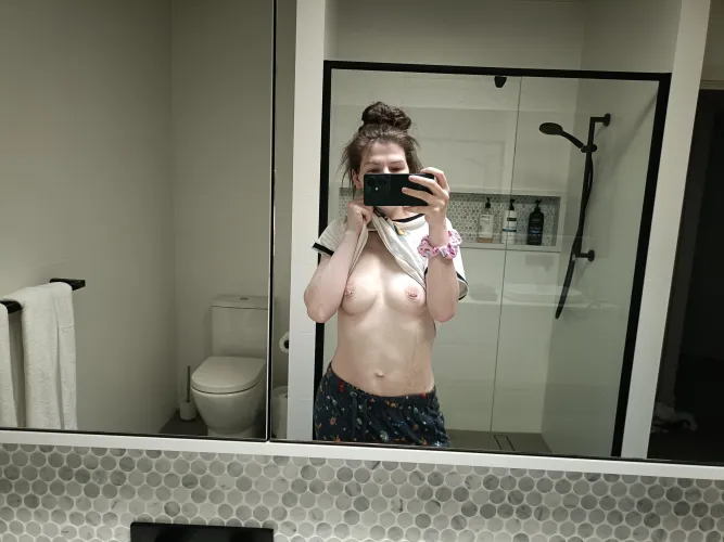 Thumbnail Laurs__x's Morning Greetings - MirrorSelfie Delight
