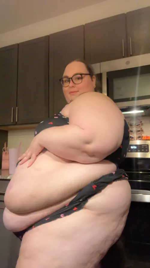 Thumbnail Does This Sub Love Genuine SSBBWs? 430lbs of Fatty Wwyd By Blondebaebe | SSBBW