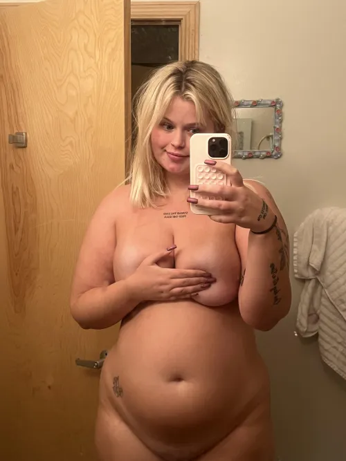Thumbnail Constant Bloated State: wispy_girlwa's Relatable Tale