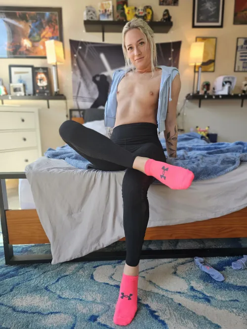 Thumbnail Revealing Tits: _MyLittlePanda_'s Daring Confession in VerifiedAmateurs