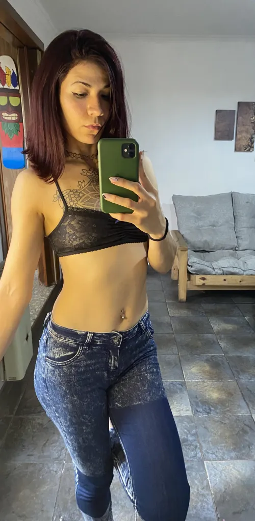 Thumbnail Estherllitaa Asks for Opinions on Jeans in Mirror Selfie