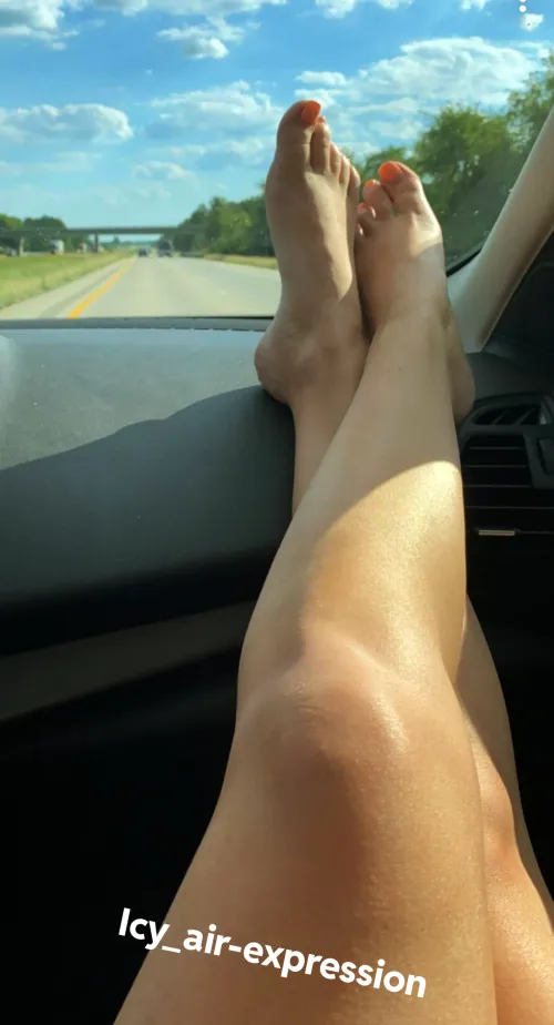 Thumbnail Driver's Dilemma: Distracting Beauties | Icy_air-expression