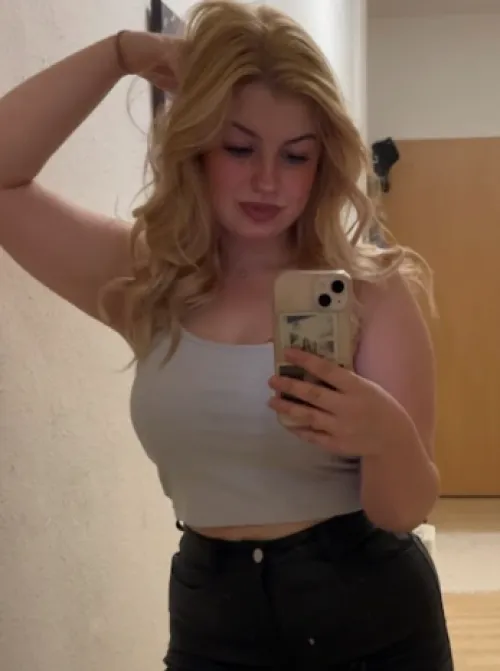 Thumbnail Impressive Portrayals in 2Busty2hide - DreamyDoll_4