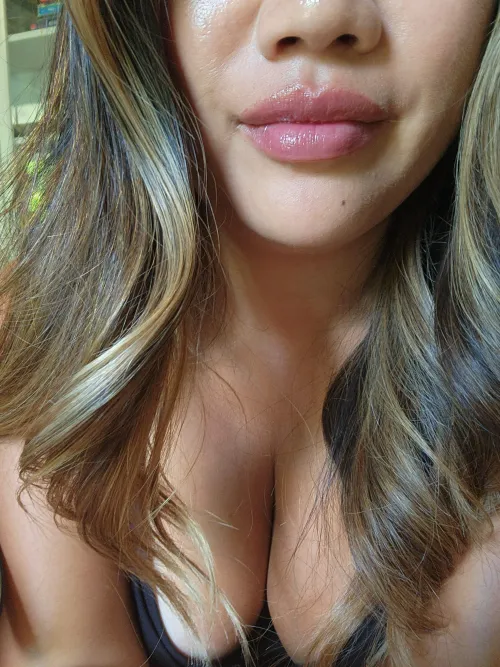 Thumbnail Discovering 'Vietnamese Lips and Tits' with asian_milf_feet | AsianNSFW