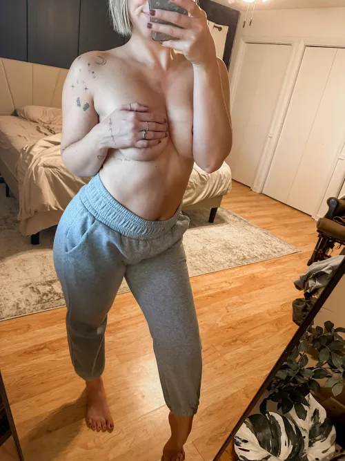 Thumbnail 2024 Bingo Surprises: Topless Tales from chloeeelisexoo's MirrorSelfie