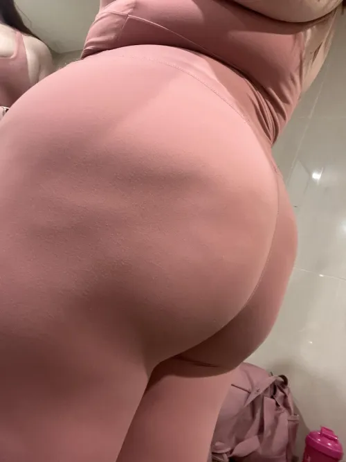 Thumbnail Get Gym-Ready with No_Engine4043's Outfit | BBW Category