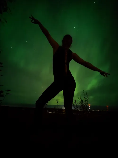 Thumbnail Experience Stunning Northern Lights in the Finnish Sky | DanaAlien