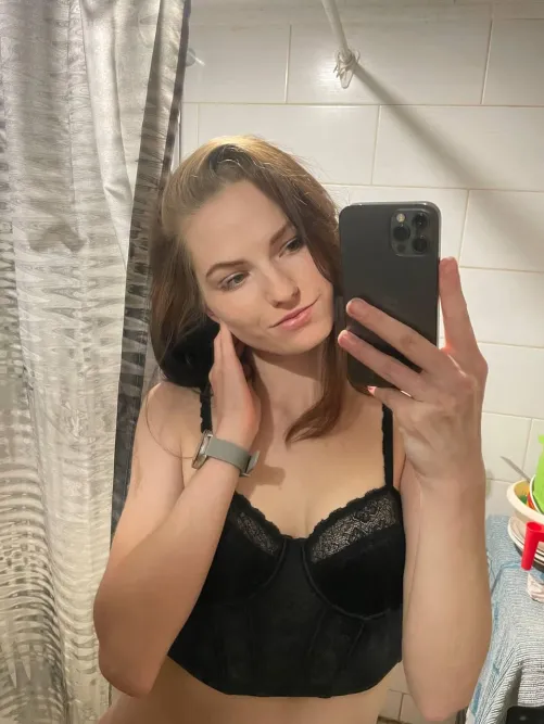 Thumbnail Keeping It Simple: AyannaMcallister's MirrorSelfie Story