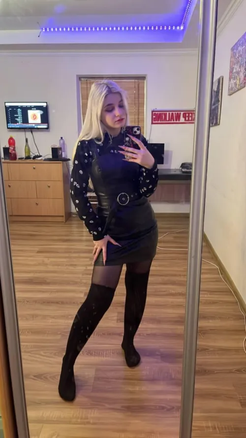 Thumbnail I Shine Even When I Leave the House by shaylabeexo | ShinyPorn