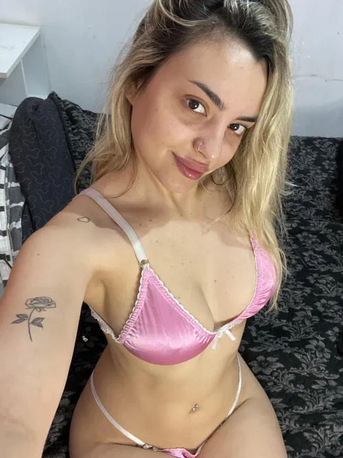 Thumbnail cutemilliee: Enjoy a Revealing Experience with a 19-Year-Old Latina