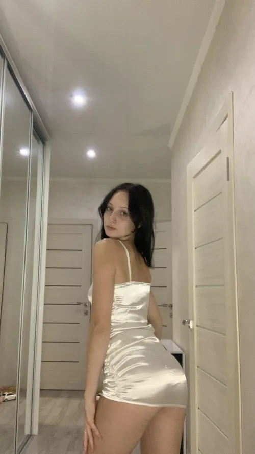 Thumbnail Maciaskskskss9898's Sexy Tight Dress Reveal | Trendy Look Alert!