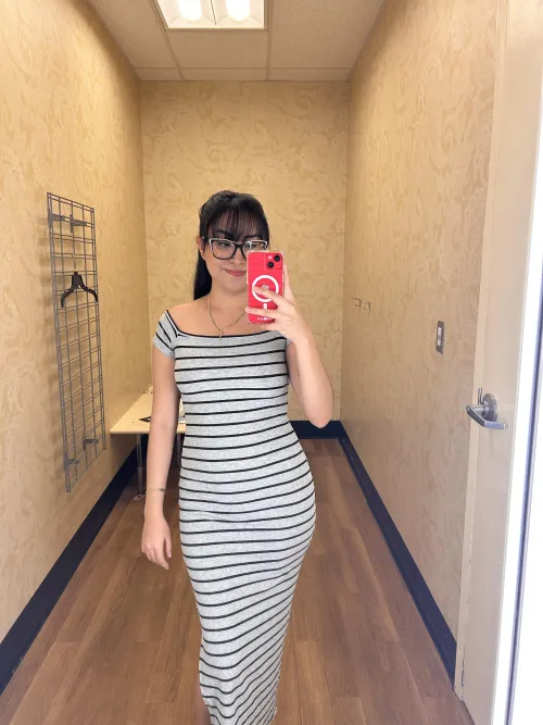 Thumbnail Exploring the Fine Line Between Cute and Sexy Outfits | chiquiis