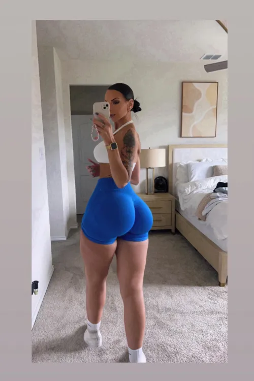 Thumbnail HotWetHailey: Discovering the Perfect Fit in Yoga Pants