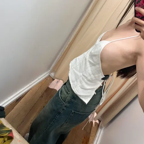 Thumbnail Changing Room Dilemma: A Look into zoomeregirl's Experience