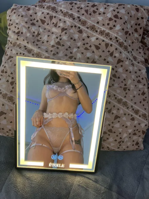 Thumbnail Floral Elegance in a MirrorSelfie: xhotbunnyx Reveals All
