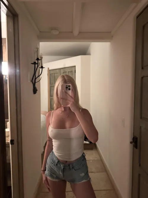 Thumbnail Fashion Moments: Belle_dolla's Style Insights