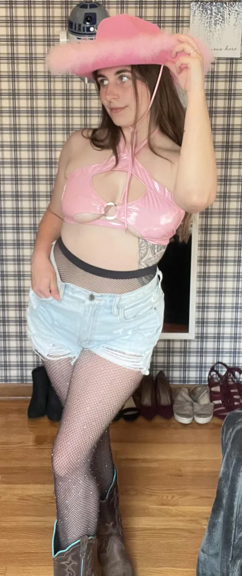 Thumbnail Greetings: Howdy from Sophieluvv1 in the World of Underboob
