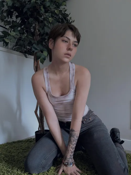 Thumbnail Ellie TLOU2 Santa Barbara Cosplay by Ariya3D