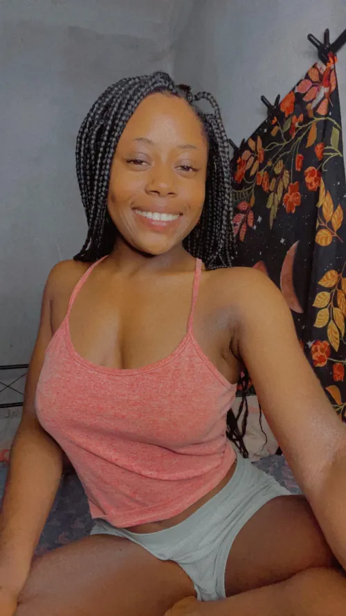 Thumbnail Unveiling the Sensuality of 'shoppebykk' on Instagram